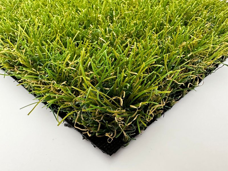 Pasto sintético EasyPark35 — resistente y versátil 35mm para patio trasero con uso diario